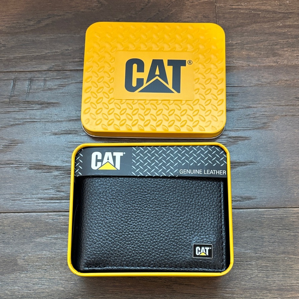 CAT Genuine Leather bifold w/enamel logo,5 card slot,RFID,ID window,bill slot